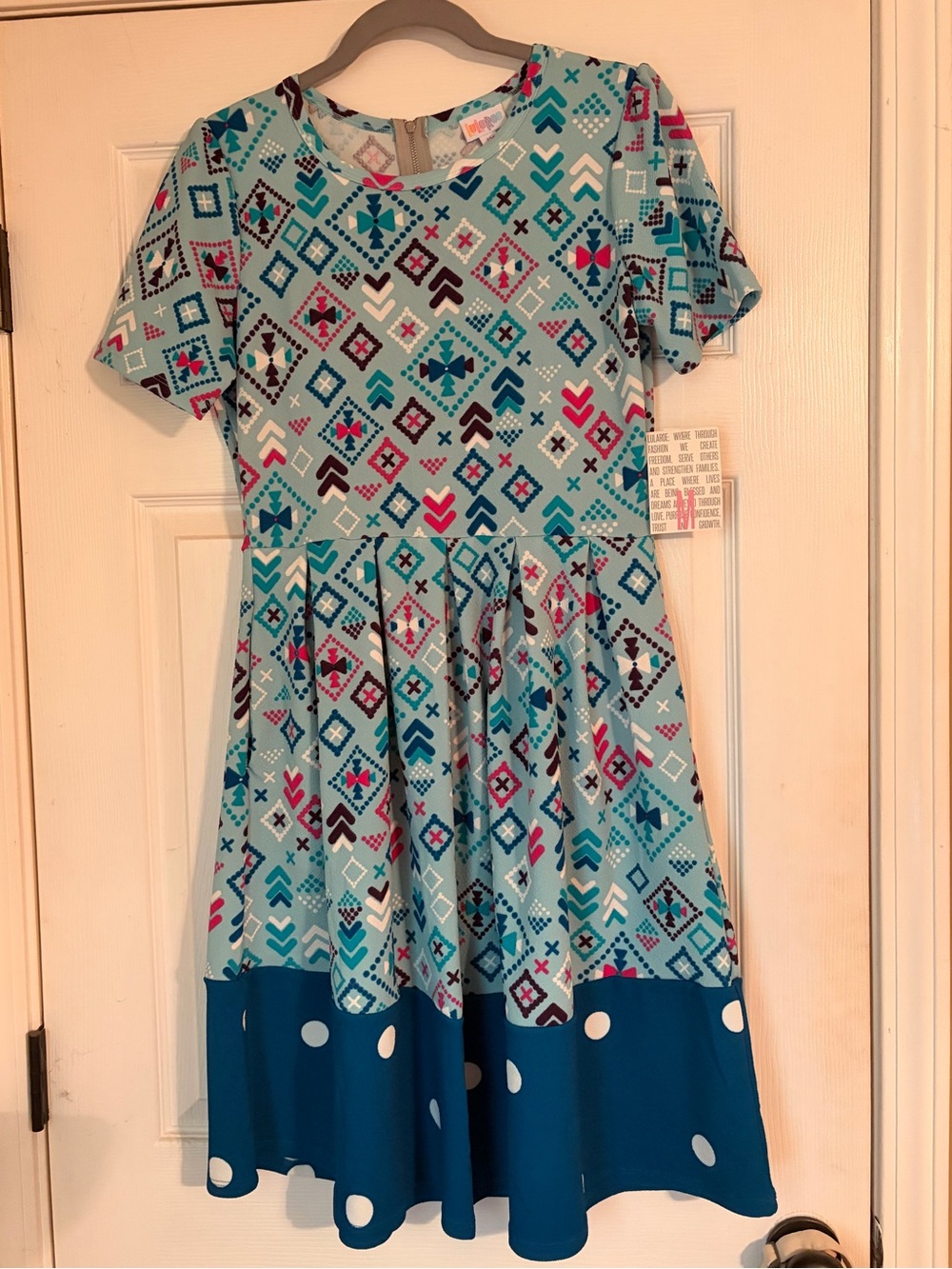Size Medium LuLaRoe Amelia Dress - New with Tags and SO PRETTY!!